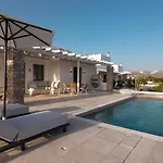 Isalos With Private Pool, Sleeps 4