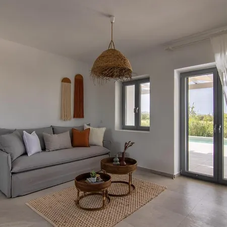 Isalos With Private Pool, Sleeps 4 * Naxos City