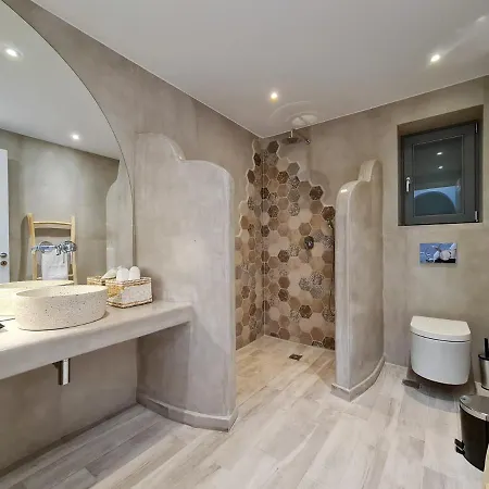 Villa Isalos With Private Pool, Sleeps 4 *