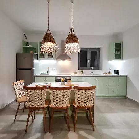 Isalos With Private Pool, Sleeps 4