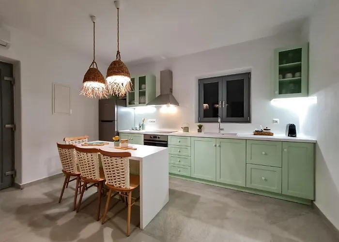 Villa Isalos With Private Pool, Sleeps 4 Naxos City